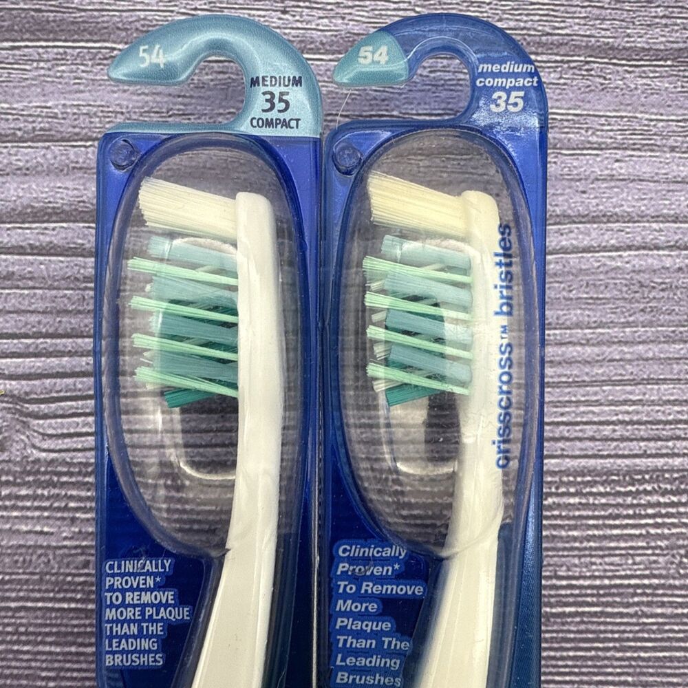 2 LOT Oral-B CrossAction Pro-Health Compact 35 MEDIUM Toothbrush NOS 2009 VTG
